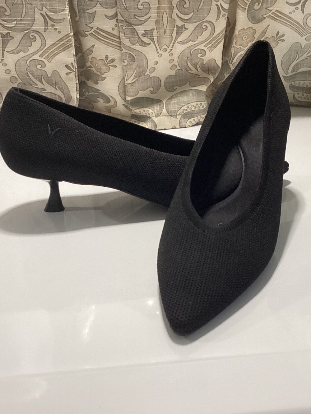 NWOT Brand New Vivaia Pointed-Toe Kitten Heels (Scarlett)